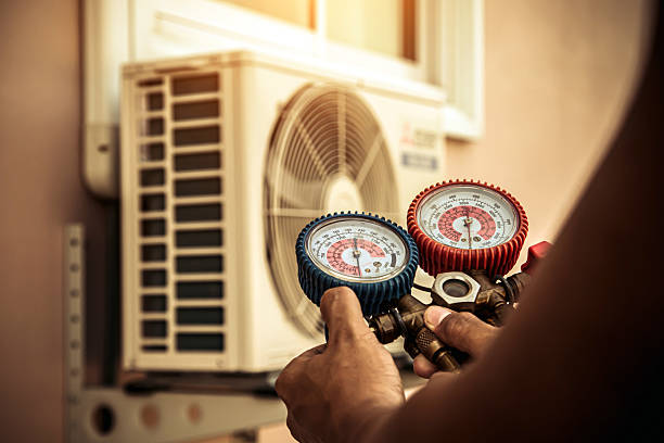 Professional Hvac Installation technician working in Melrose, FL